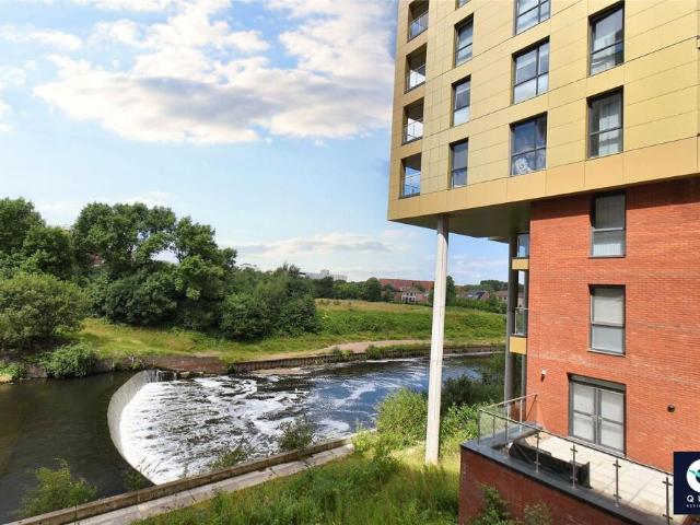 Flat for sale in Blackfriars, Salford