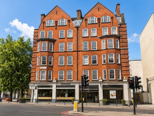 Flat for sale in Victoria, Greater London