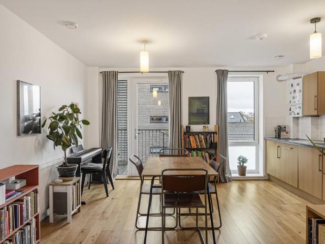 Flat for sale in South Hackney, Greater London