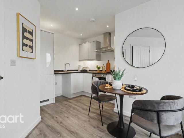 Flat for sale in Hunslet, West Yorkshire