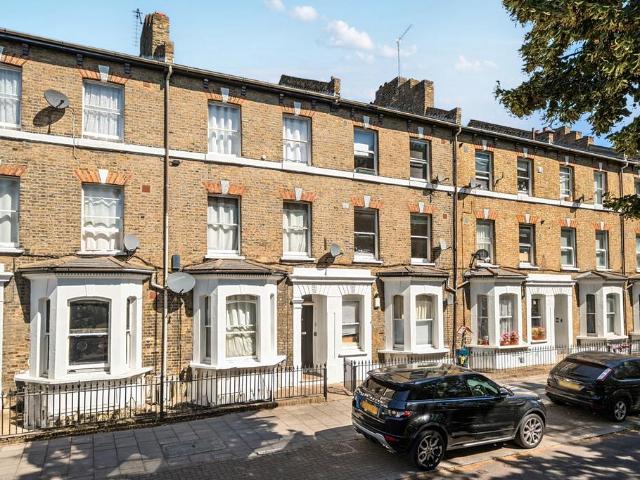 Flat for sale in London Borough of Southwark, Greater London