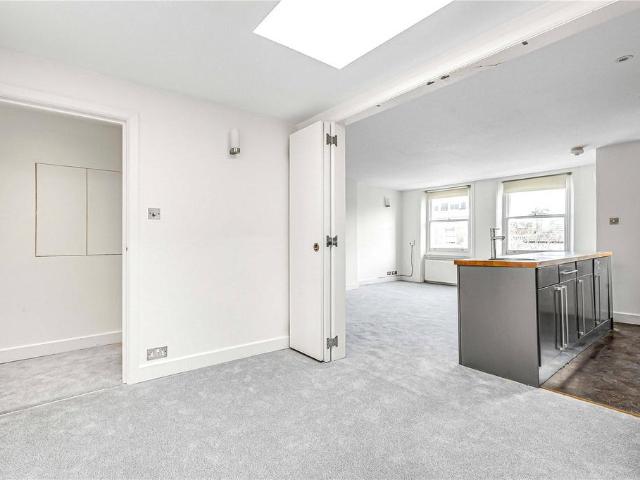 Flat for sale in Brompton, Greater London