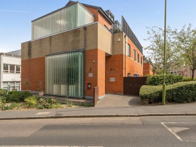 Flat for sale in St Albans, Five Acres