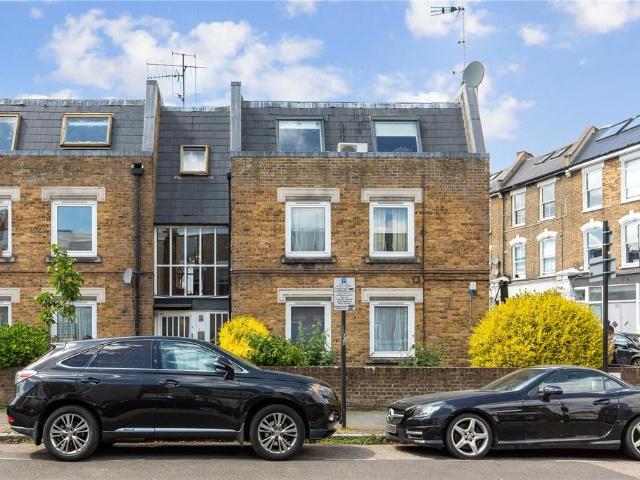 Flat for sale in Finsbury Park, Greater London