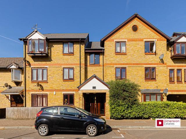 Flat for sale in Clapton, Greater London