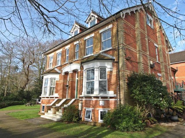 Flat for sale in Helford, Hampshire