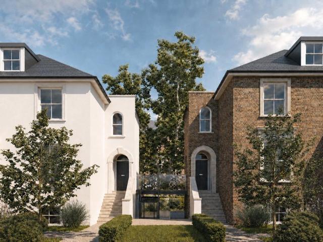 Flat for sale in Hampton Wick, Greater London