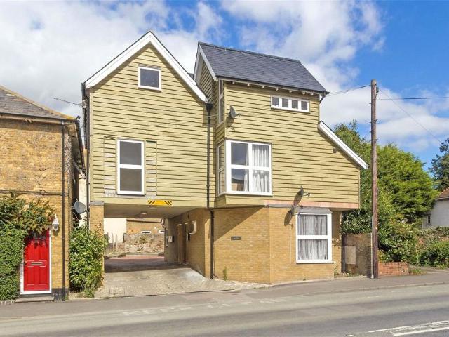 Flat for sale in Oad Street, Kent