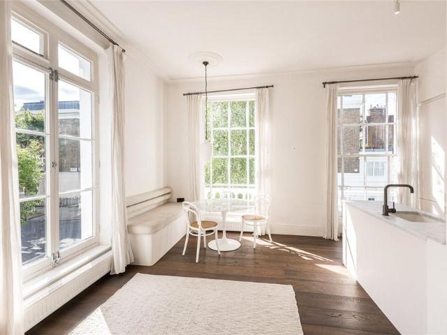 Flat for sale in Pimlico, Greater London