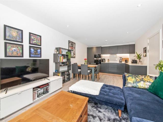 Flat for sale in London Borough of Croydon, Greater London