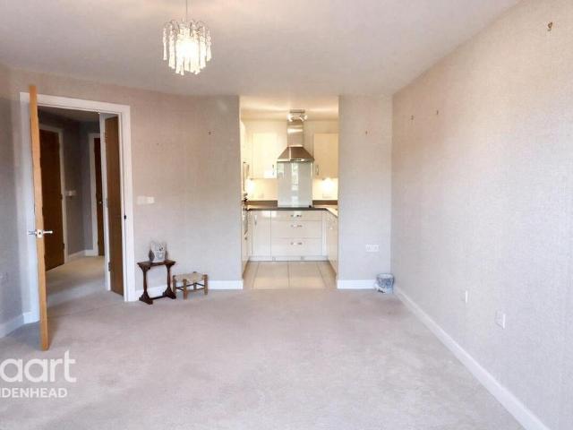 Flat for sale in Fishery, Maidenhead