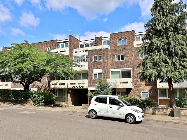 Flat for sale in Horsell, Woking