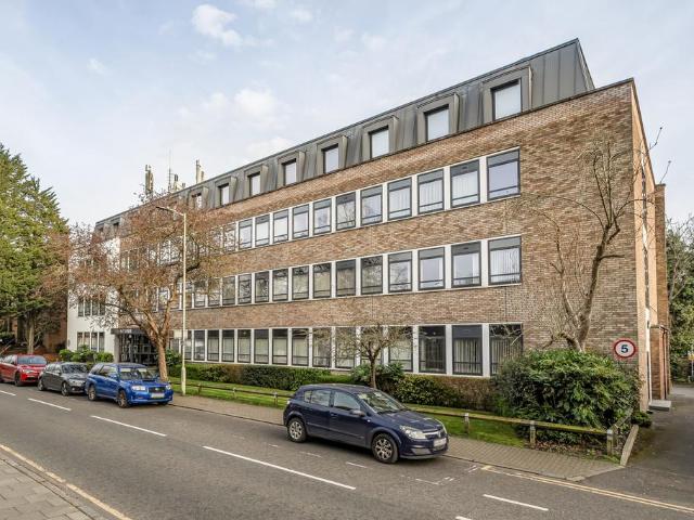Flat for sale in Batchworth