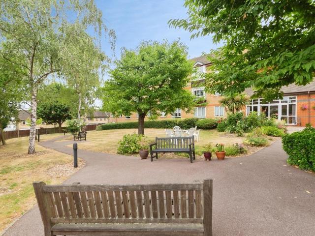Flat for sale in Greater London