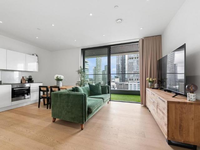 Flat for sale in London Borough of Tower Hamlets, Greater London