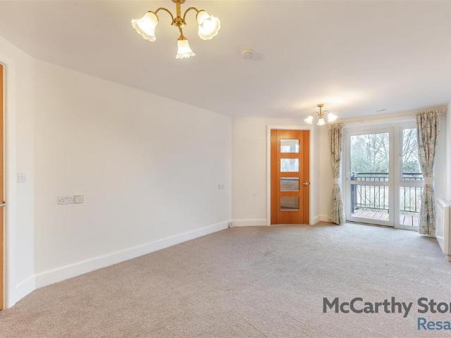 Flat for sale in Romford, Collier Row