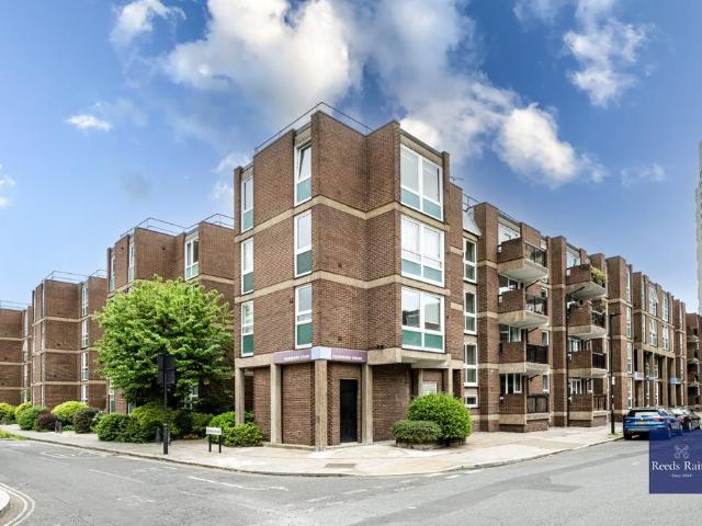 Flat for sale in Kennington, Greater London
