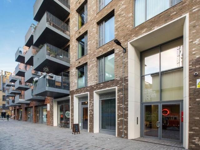 Flat for sale in Hackney Wick, Greater London