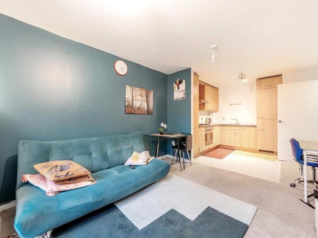 Flat for sale in Pachesham Park, Surrey
