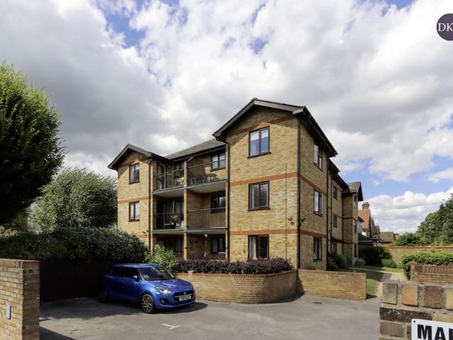 Flat for sale in North Watford