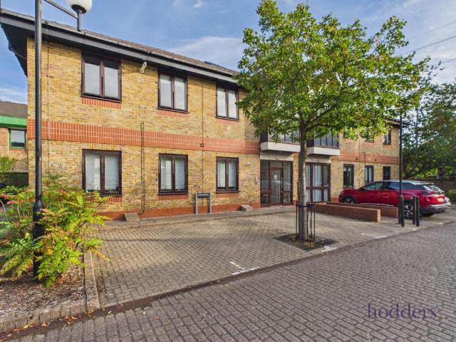 Flat for sale in Eldebury Place, Runnymede