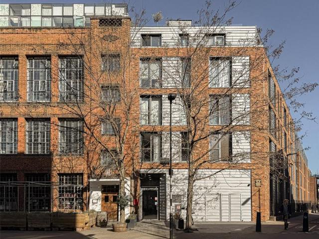 Flat for sale in South Hackney, Greater London