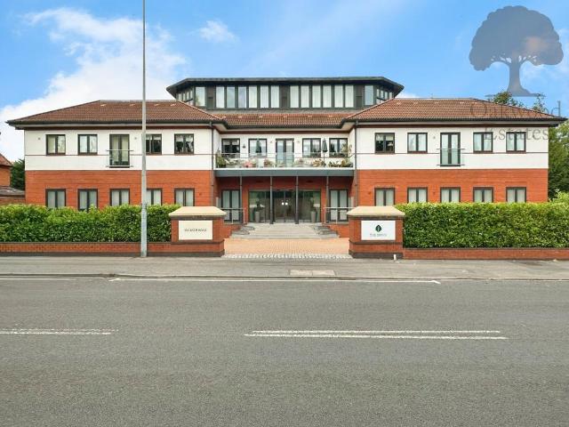 Flat for sale in Highway, Maidenhead