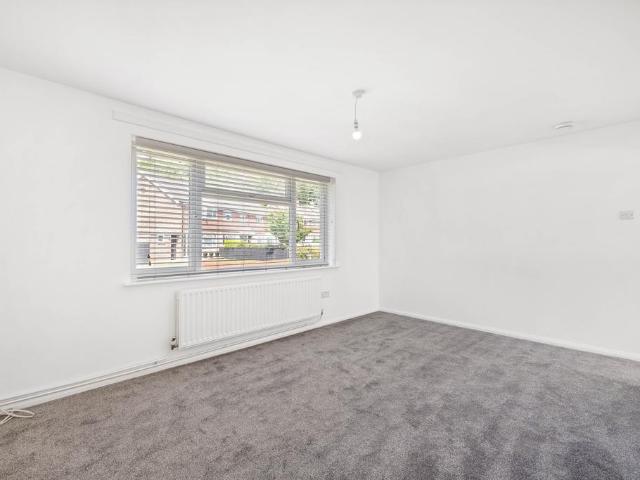 Flat for sale in Bramley, Fole