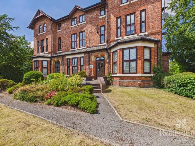 Flat for sale in Cheadle Hulme, Greater Manchester