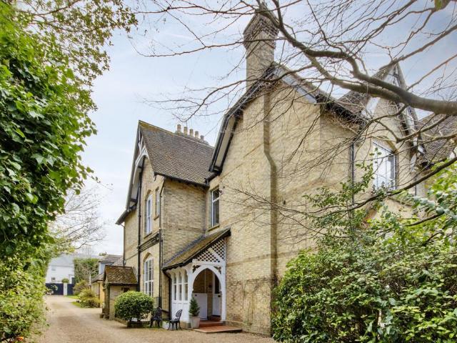 Flat for sale in Broadwater Down, Sandown Park
