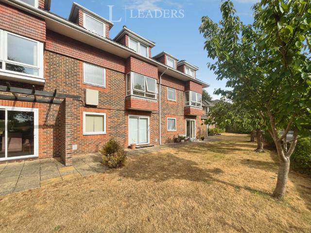 Flat for sale in Havant, Hampshire