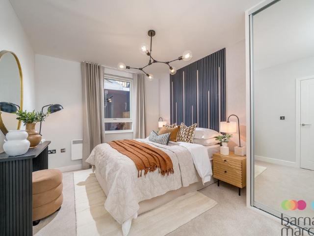 Flat for sale in North Finchley, Greater London