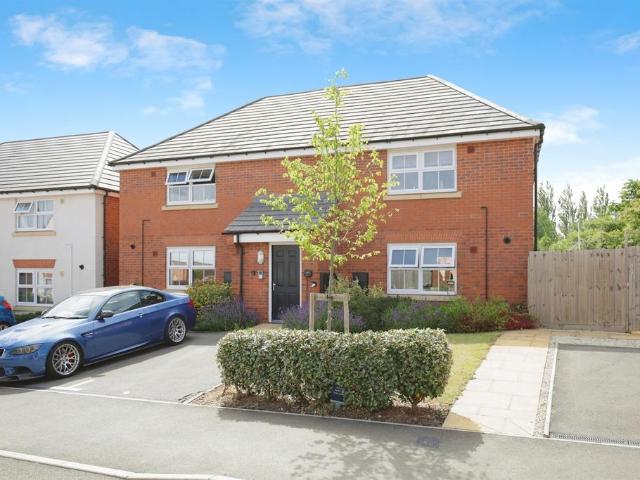 Flat for sale in Alderminster, Warwickshire
