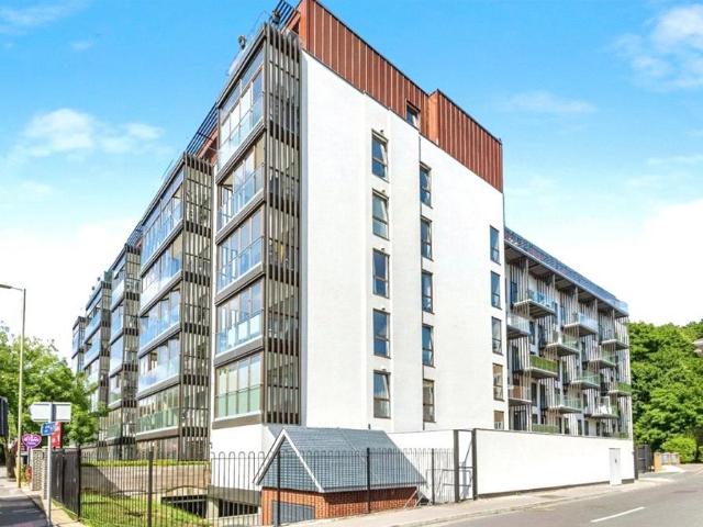 Flat for sale in Farnborough, Hampshire