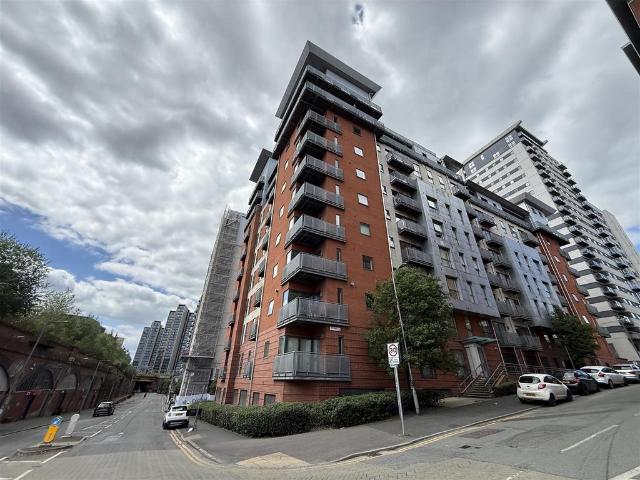 Flat for sale in Georgia, Greater Manchester