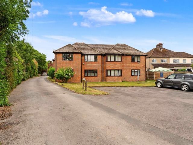Flat for sale in Weston Turville, Aston Clinton