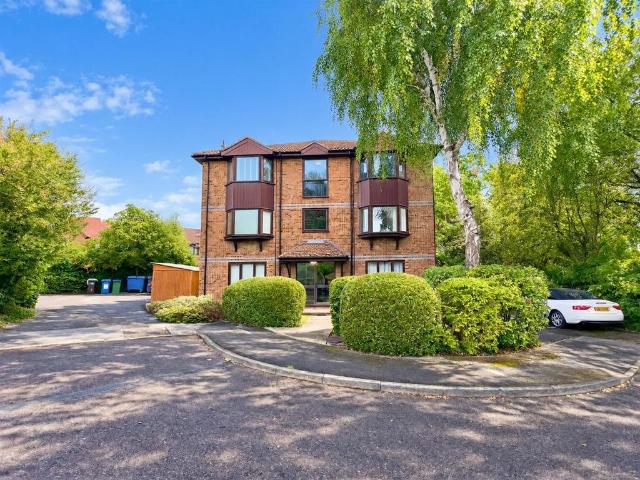 Flat for sale in Ancells Farm, Hart