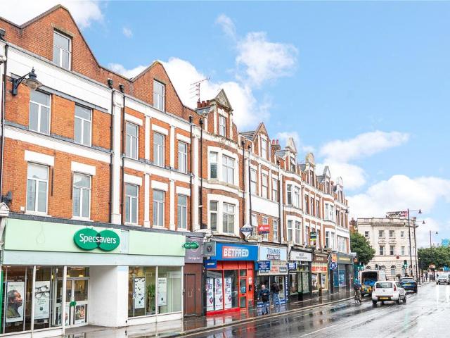 Flat for sale in St Margarets, Greater London