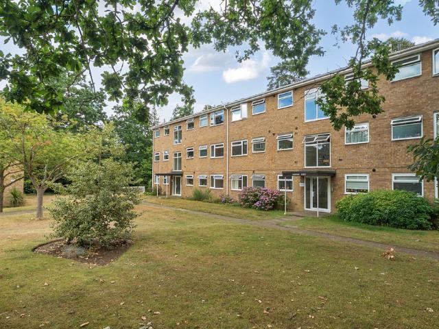 Flat for sale in Ashley Park, Surrey