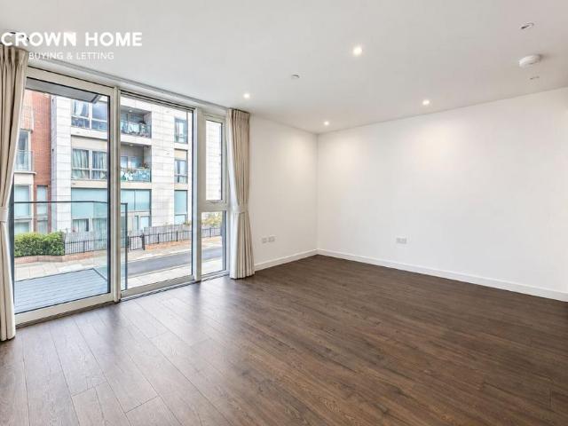 Flat for sale in Woodberry Down, Greater London