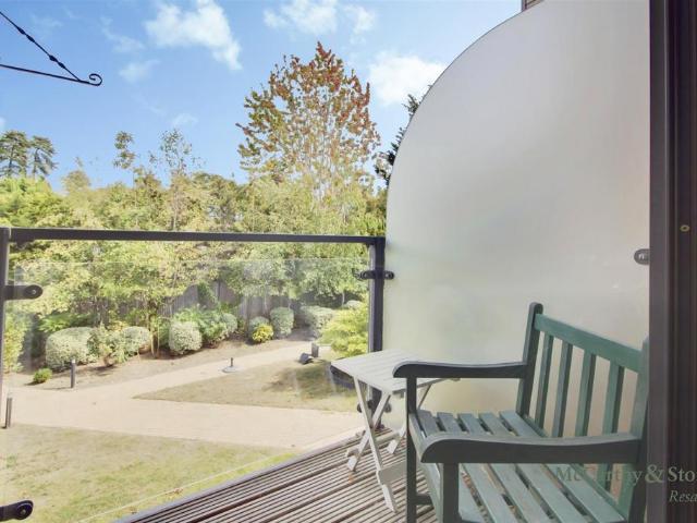 Flat for sale in Potters Bar, Hertsmere