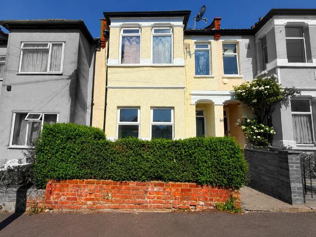 Flat for sale in Alton Barnes, Essex