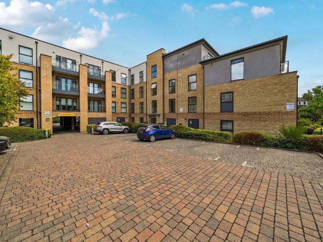Flat for sale in Easthampstead, Bracknell