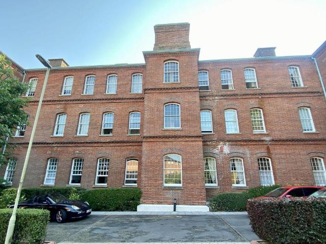 Flat for sale in Hampshire