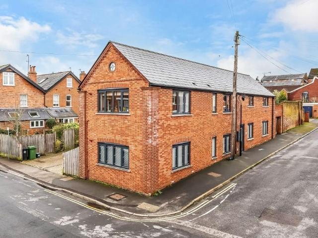 Flat for sale in Pachesham Park, Surrey