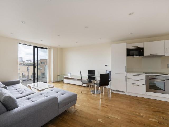 Flat for sale in Old Kent Road, Greater London