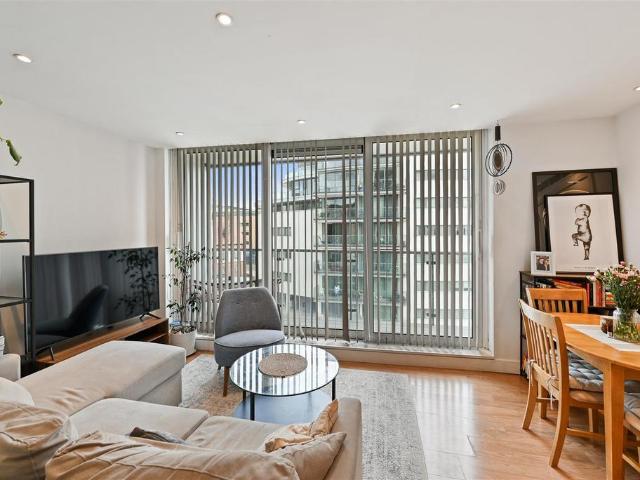 Flat for sale in Reach, Greater London