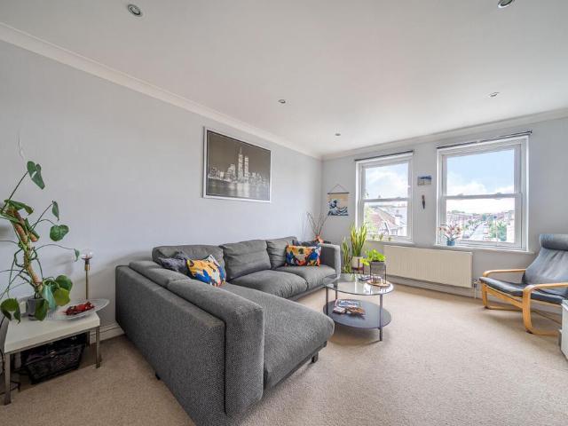 Flat for sale in London Borough of Merton, Mitcham