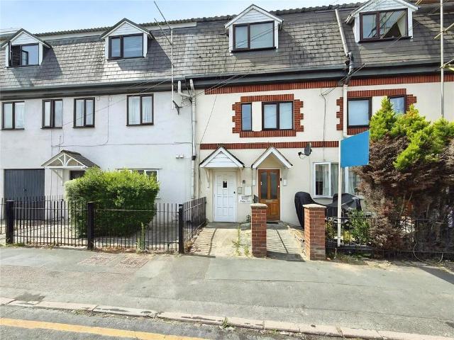 Flat for sale in Horsell, Woking