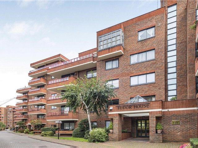 Flat for sale in Brook Green, Greater London